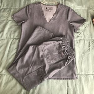 FIG TOP AND BOTTOM SCRUB SET GRAY SIZE SMALL